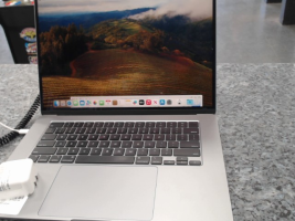 15" 2024 APPLE MACBOOK AIR M3 W/CHARGER
