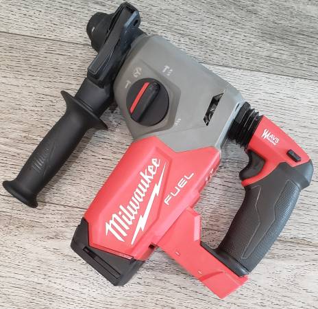 Milwaukee 2912-20 M18 FUEL 1″ SDS Plus Rotary Hammer (Tool Only) in Surrey, BC