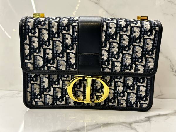 Replica CHRISTIAN DIOR Navy Oblique 30 Montaigne Bag in Surrey, BC