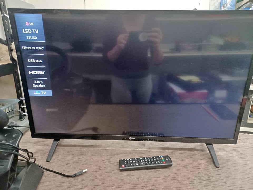 LG 32IN TV W/REMOTE in Mission, BC