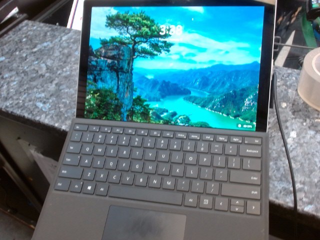 MICROSOFT SURFACE PRO 5 1976 in Edmonton, AB