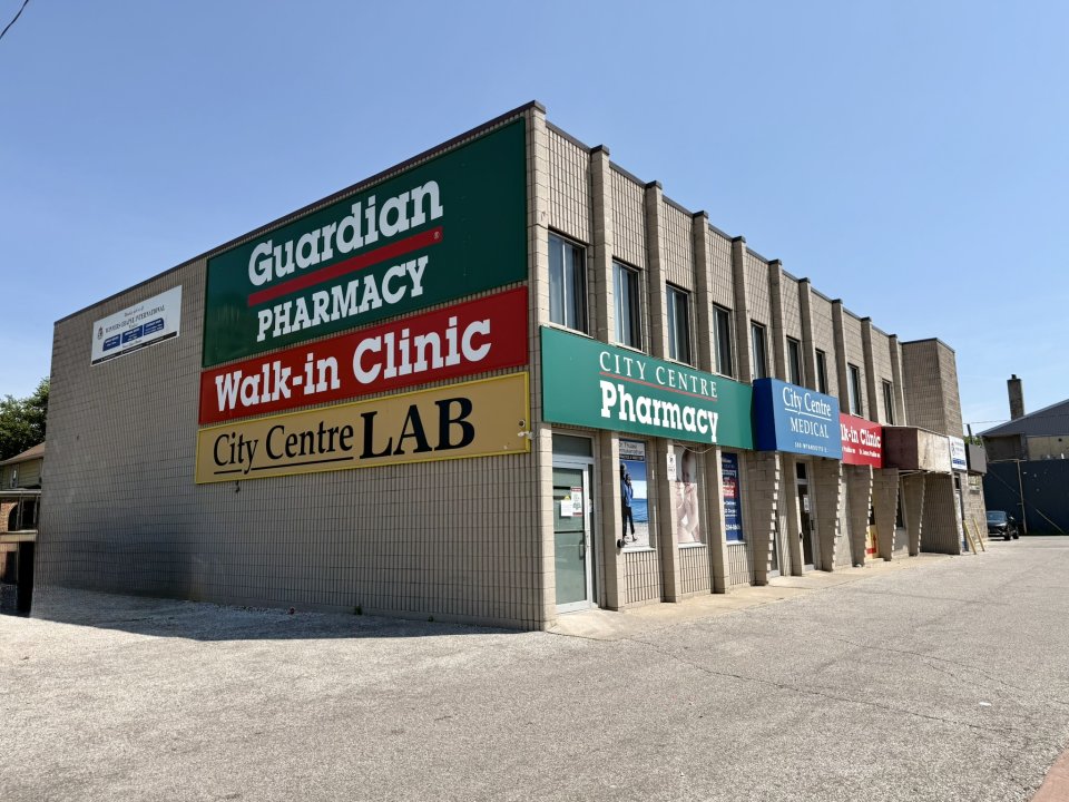 🚨 COMMERCIAL INVESTOR ALERT – PROMINENT CORNER OFFICE BUILDING IN CENTRAL WINDSOR! 🚨 500 Wyandotte in Windsor, ON