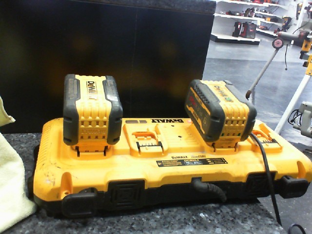 DEWALT FAST BATTERY CHARGER in Prince George, BC