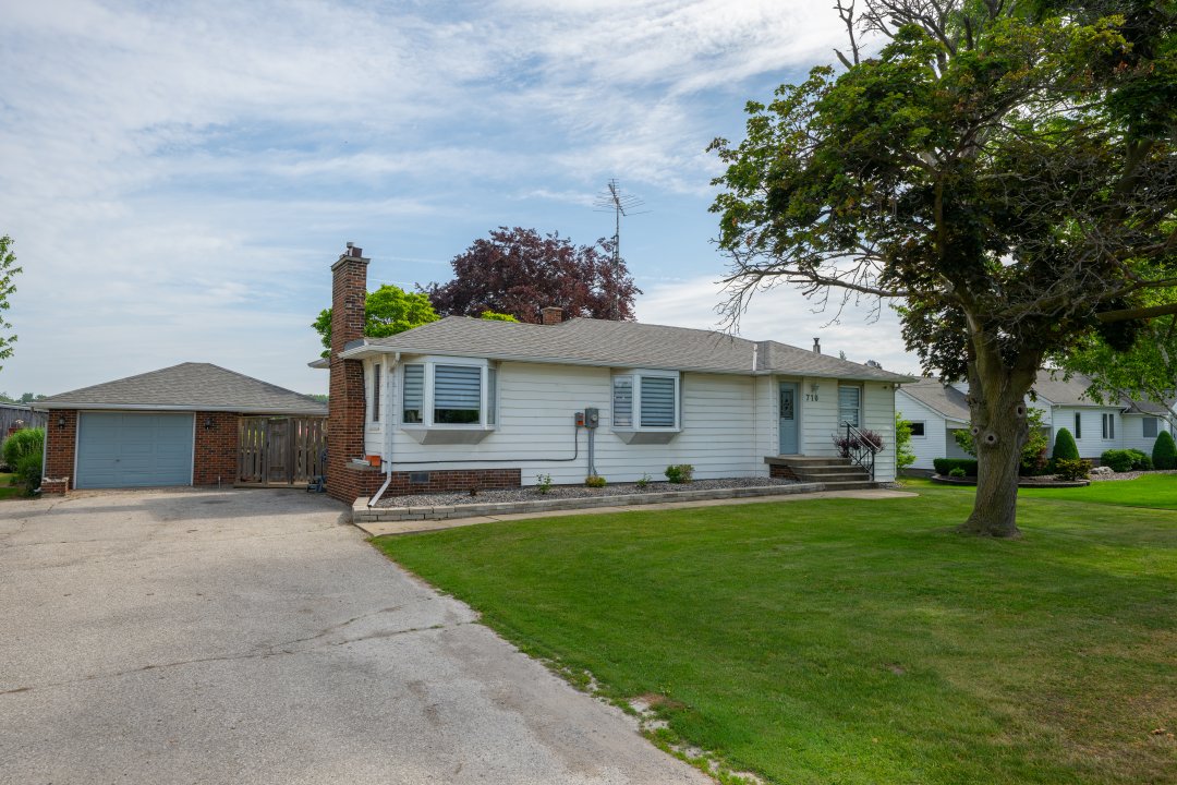 13.3 ACRE FARM FOR SALE 710 Seacliff Drive, Kingsville, Ontario For Sale by Owner in Kingsville, ON